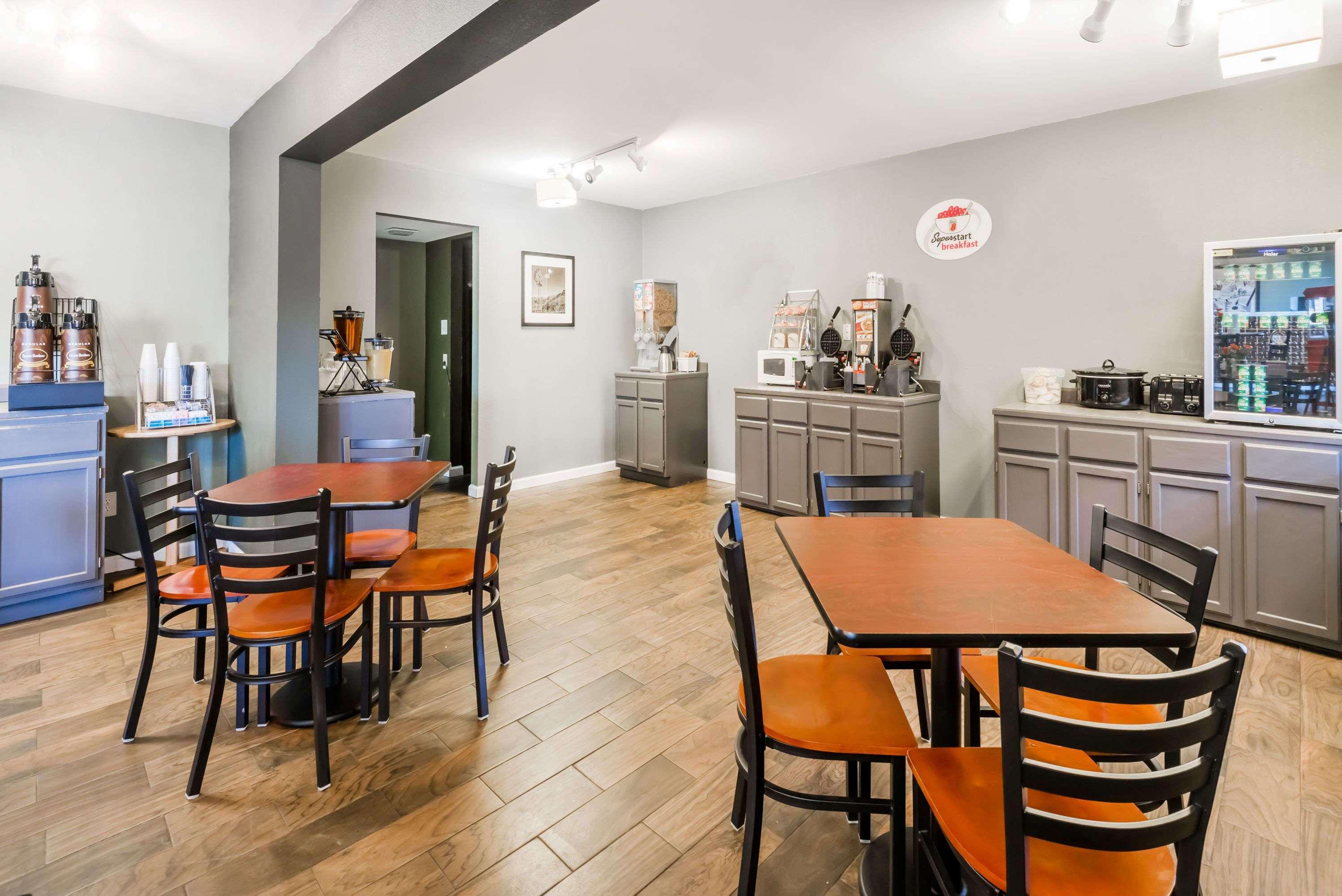 Deluxe Inn & Suites Junction City Kültér fotó