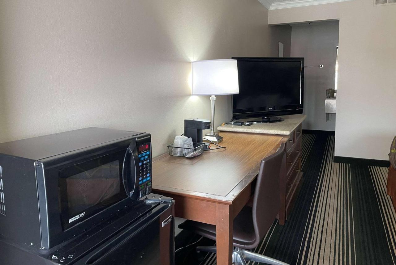 Deluxe Inn & Suites Junction City Kültér fotó