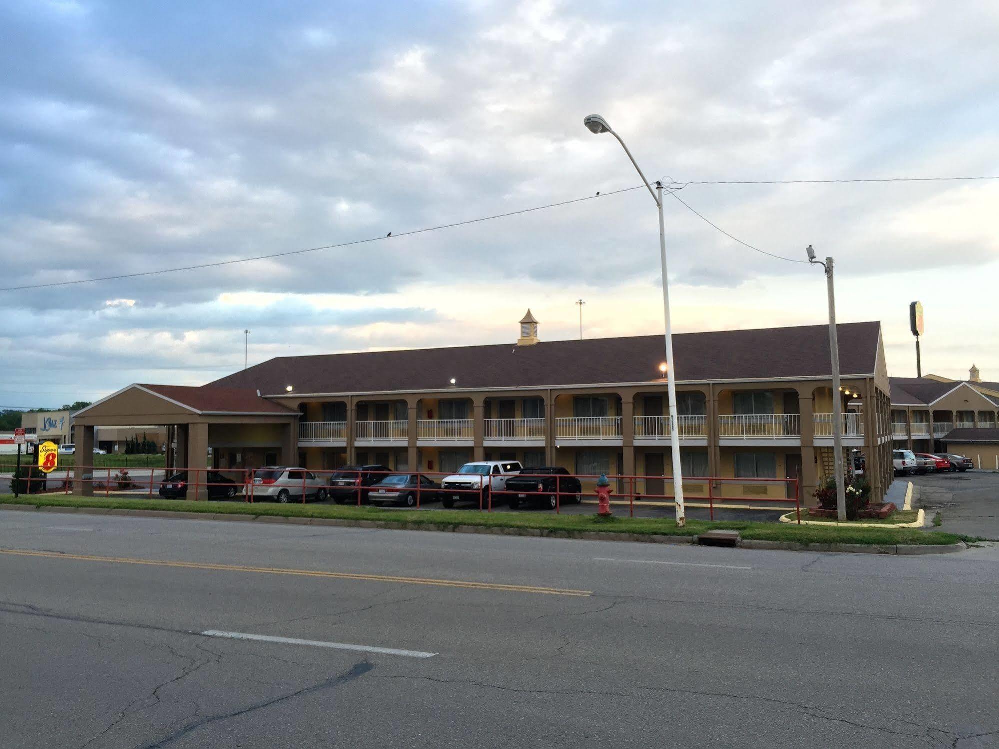 Deluxe Inn & Suites Junction City Kültér fotó