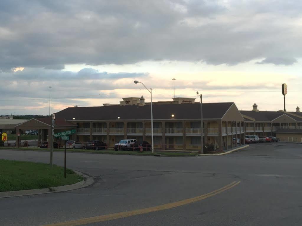 Deluxe Inn & Suites Junction City Kültér fotó